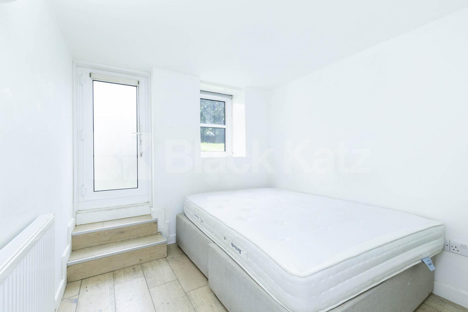 Modern apartment Fairhazel Gardens, South Hampstead